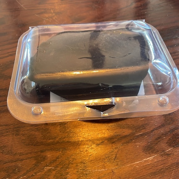 Black Clam Shell Strapless Bra - Picture 3 of 3